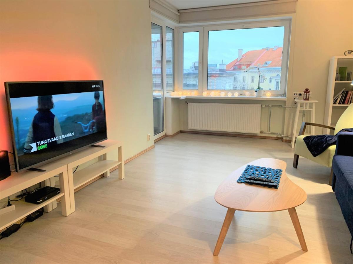 City Center Raua Apartment With Balcony Reval Esterno foto